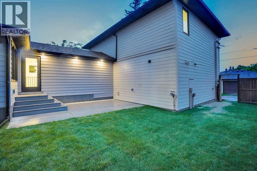 14 Gladeview Crescent SW — photo 43