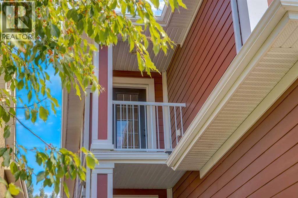 12 Mahogany Heath SE — photo 2