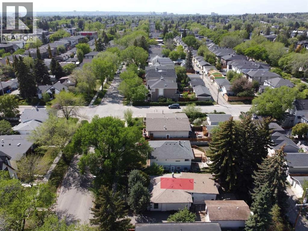 232 27 Avenue NW — photo 5