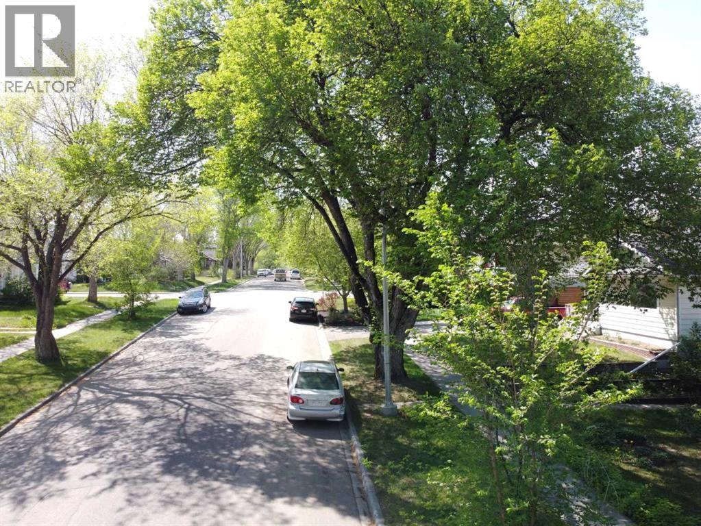 232 27 Avenue NW — photo 9