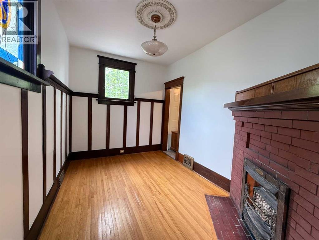 332 12 Avenue NW — photo 11