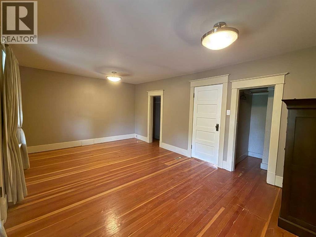 332 12 Avenue NW — photo 16