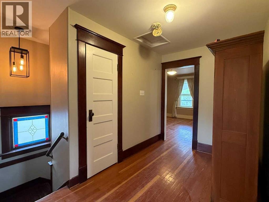 332 12 Avenue NW — photo 20