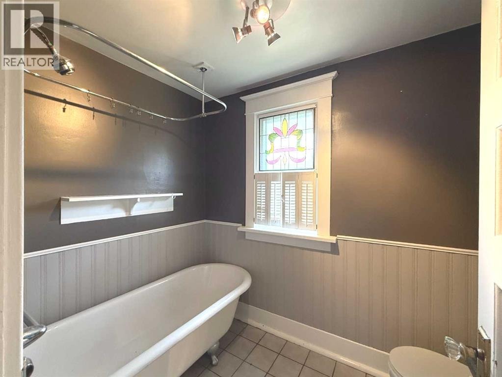 332 12 Avenue NW — photo 21
