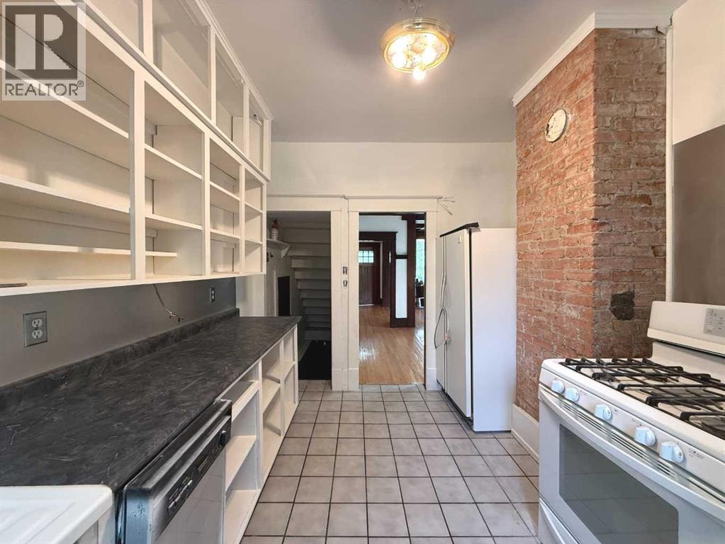 332 12 Avenue NW — photo 12
