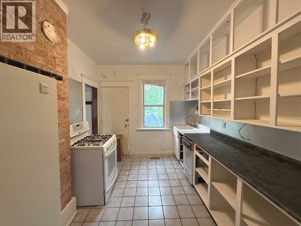 332 12 Avenue NW — photo 13