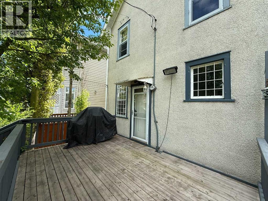 332 12 Avenue NW — photo 27