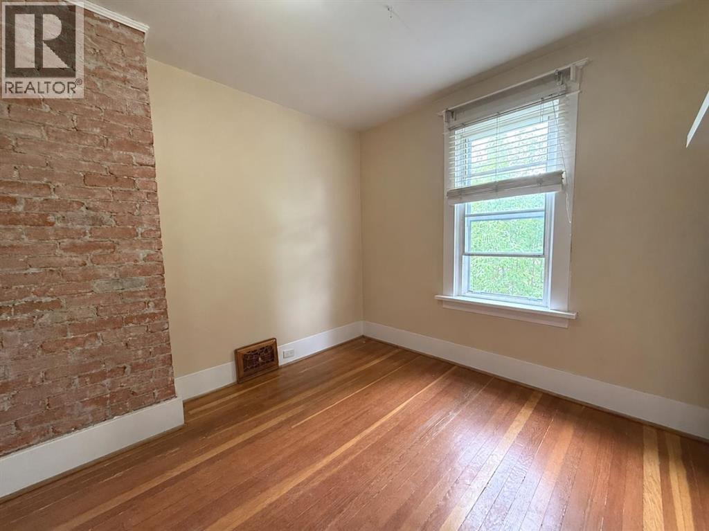 332 12 Avenue NW — photo 22