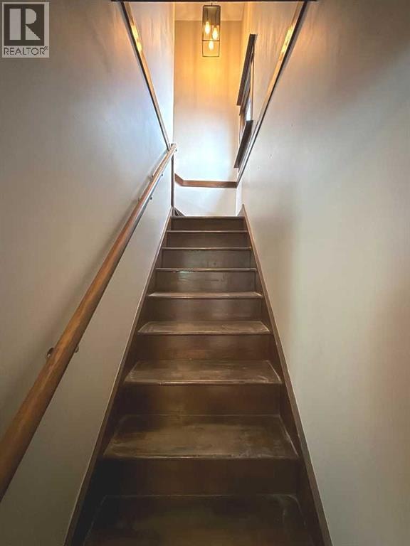 332 12 Avenue NW — photo 14