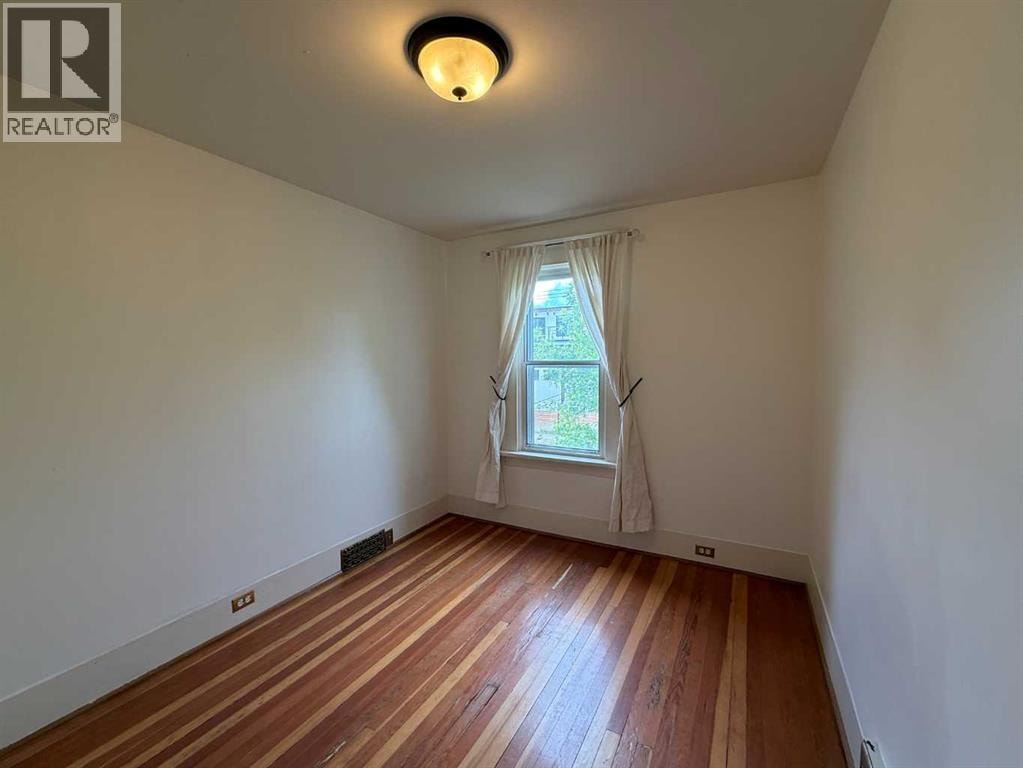 332 12 Avenue NW — photo 24
