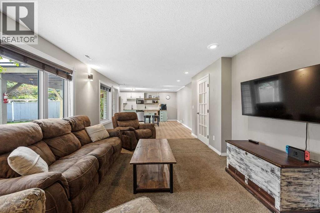 17 Sunset Crescent — photo 30