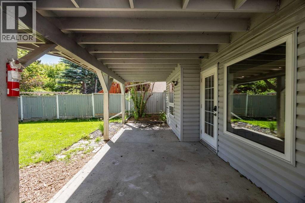 17 Sunset Crescent — photo 36