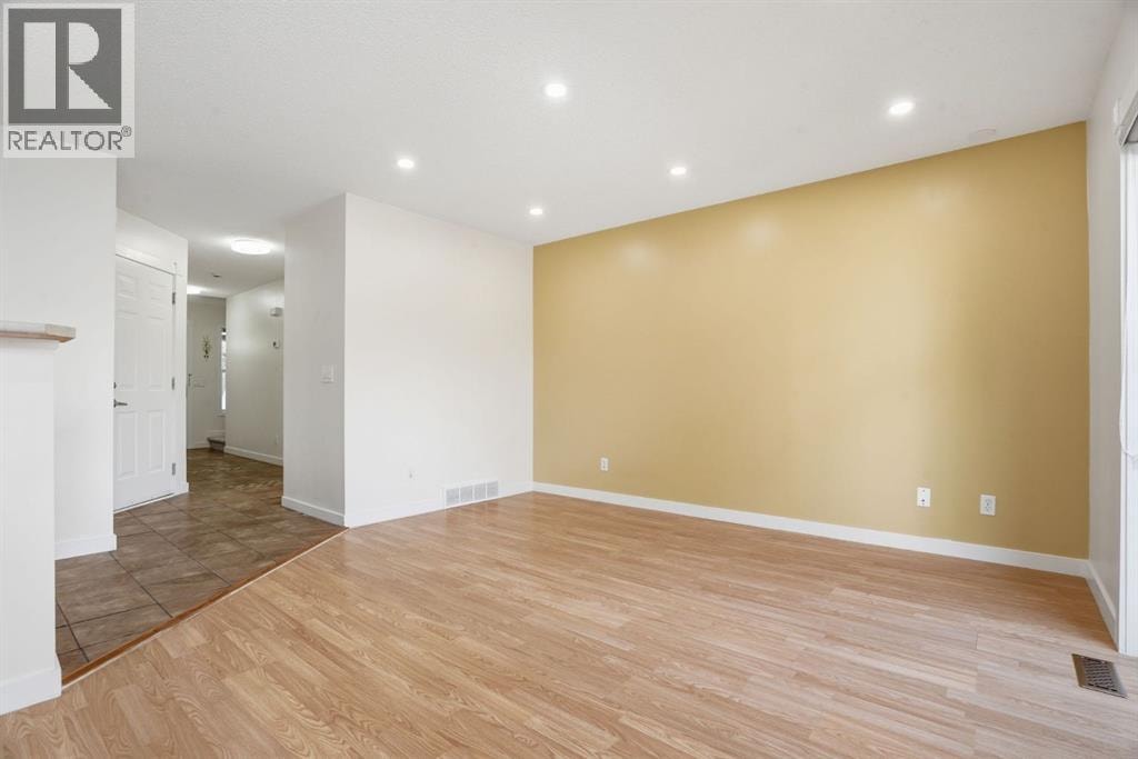 204, 760 Railway Gate SW — photo 2