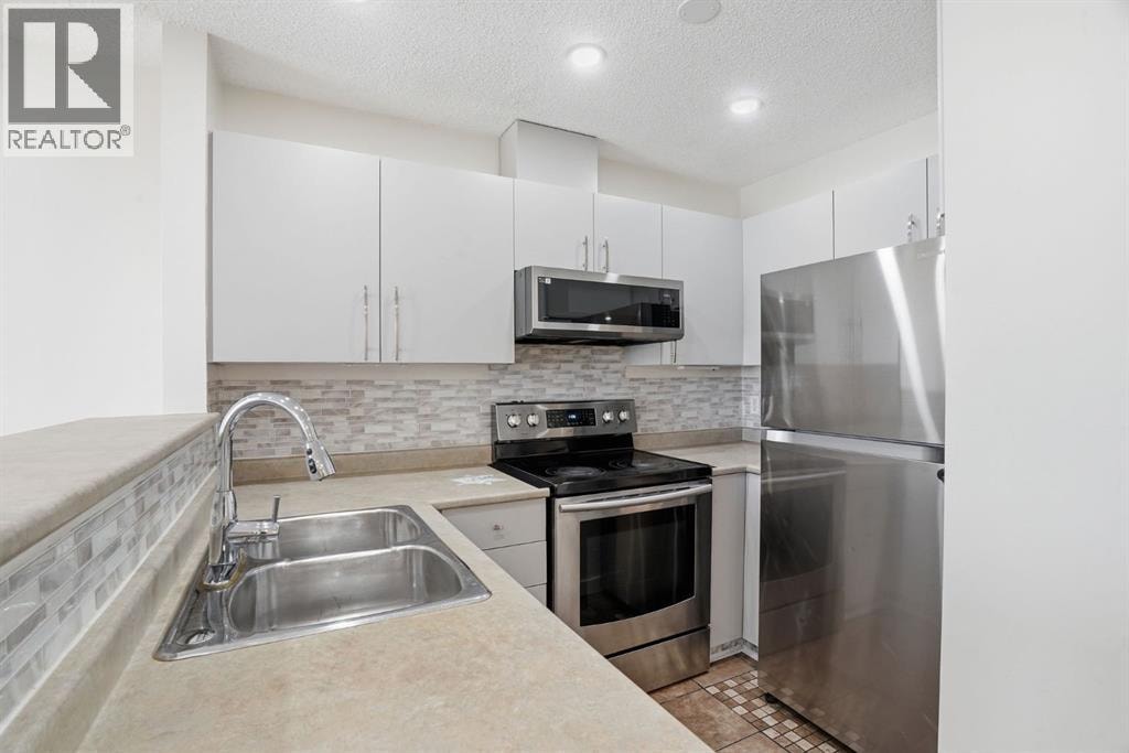 204, 760 Railway Gate SW — photo 15