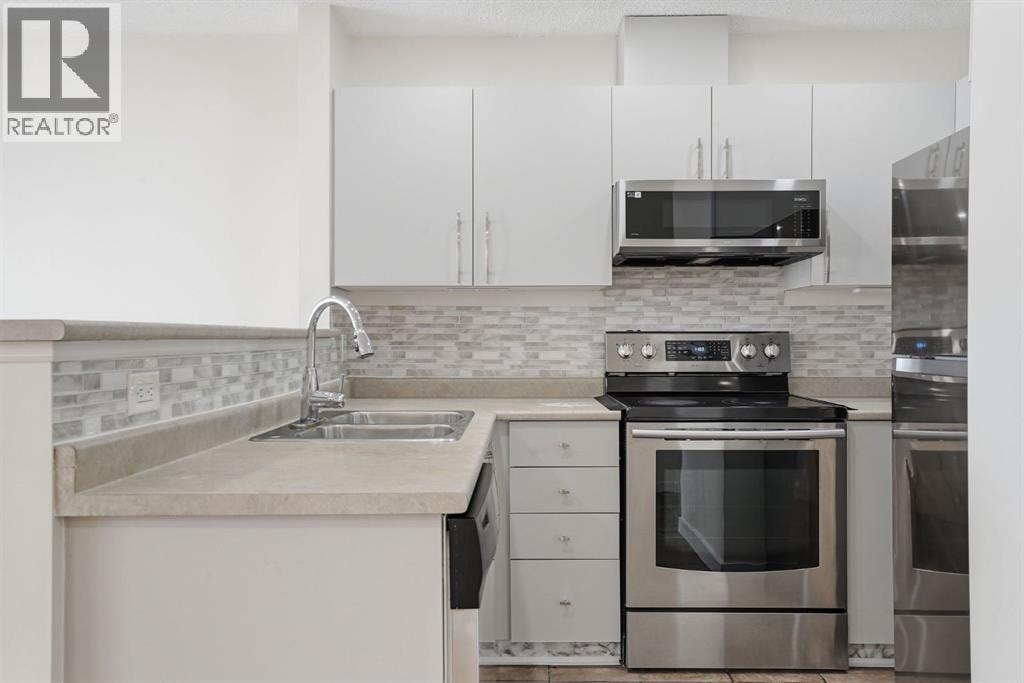 204, 760 Railway Gate SW — photo 13