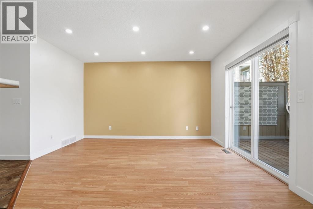 204, 760 Railway Gate SW — photo 3