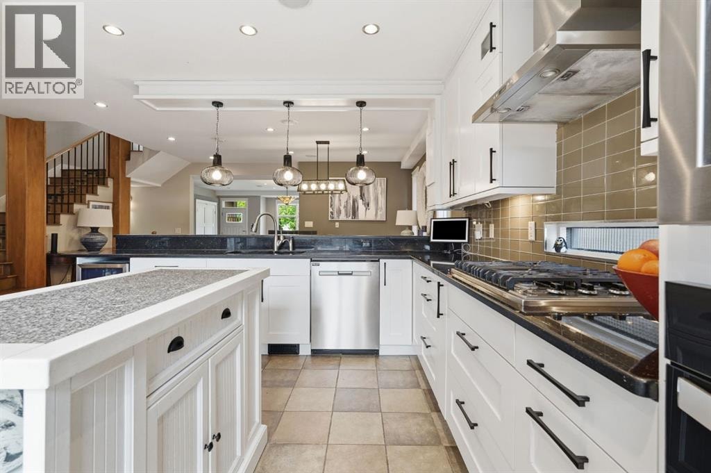 2409 Westmount Road NW — photo 13