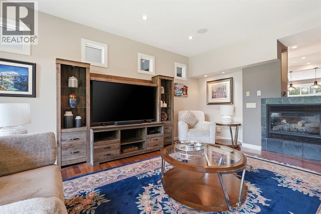 2409 Westmount Road NW — photo 2