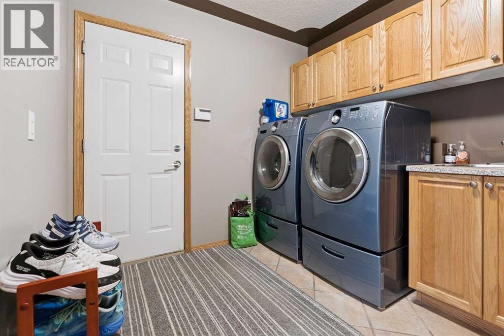 115 Cove Crescent — photo 33