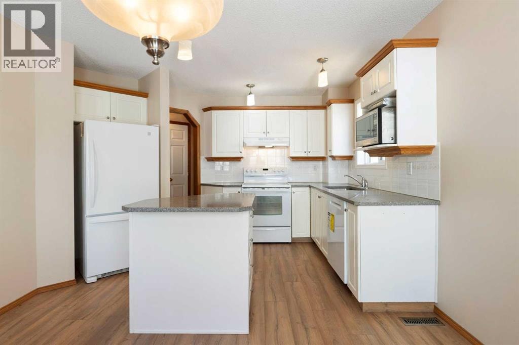 205 Scotia Point NW — photo 13