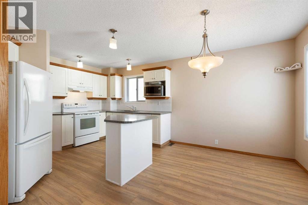 205 Scotia Point NW — photo 9