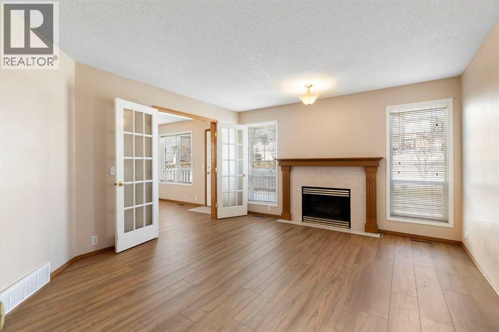 205 Scotia Point NW — photo 4