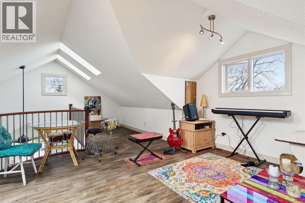 2405 Bowness Road NW — photo 32