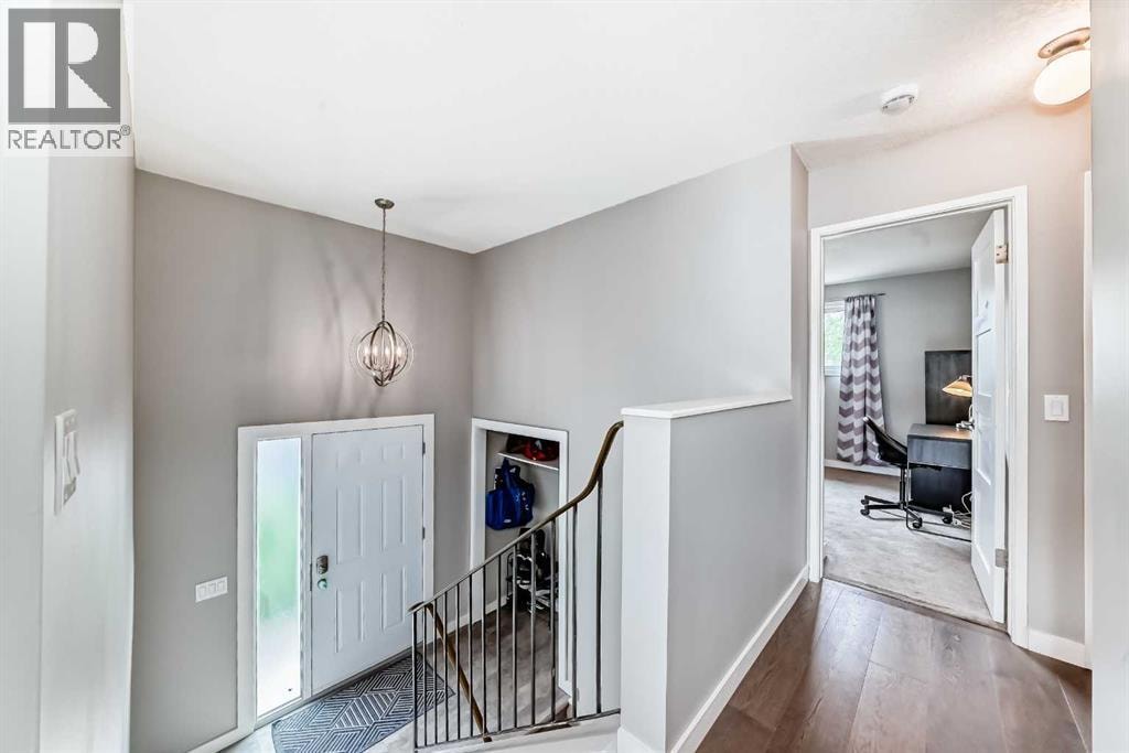5233 17 Avenue NW — photo 14