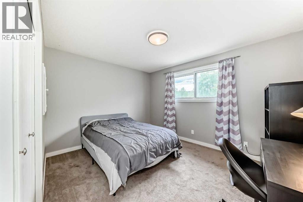 5233 17 Avenue NW — photo 15