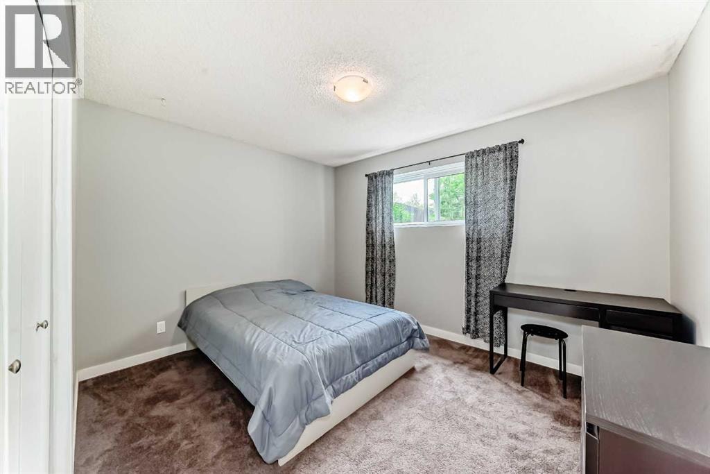 5233 17 Avenue NW — photo 22