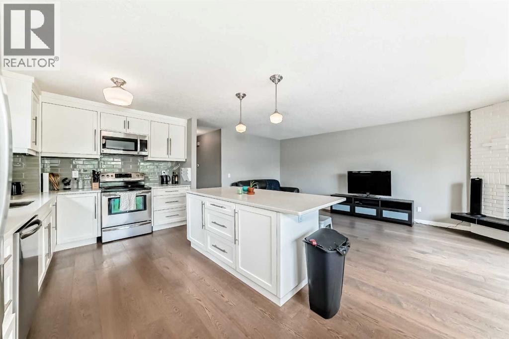 5233 17 Avenue NW — photo 9