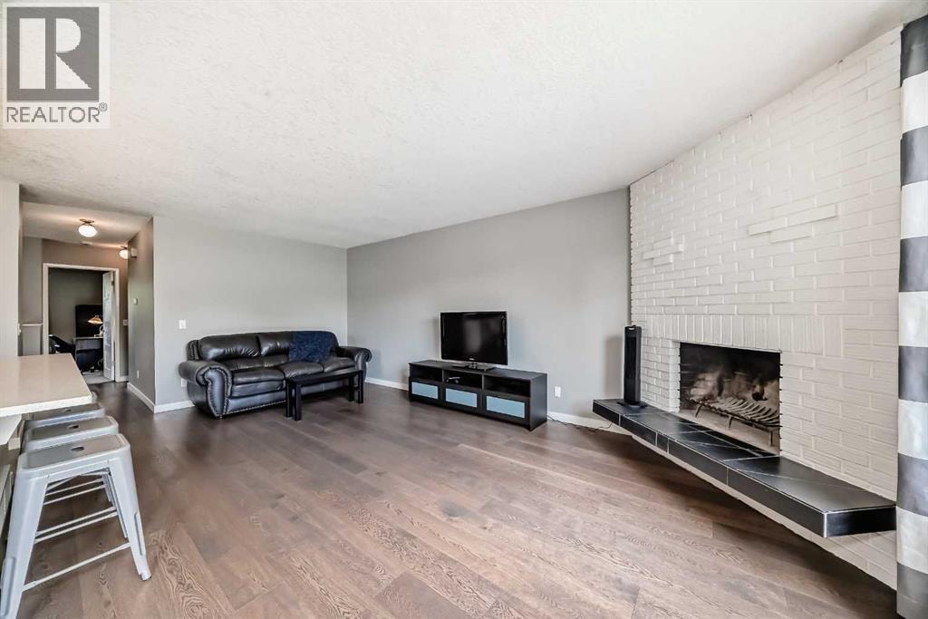 5233 17 Avenue NW — photo 11