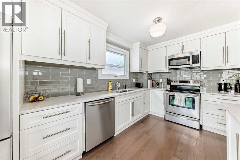 5233 17 Avenue NW — photo 8