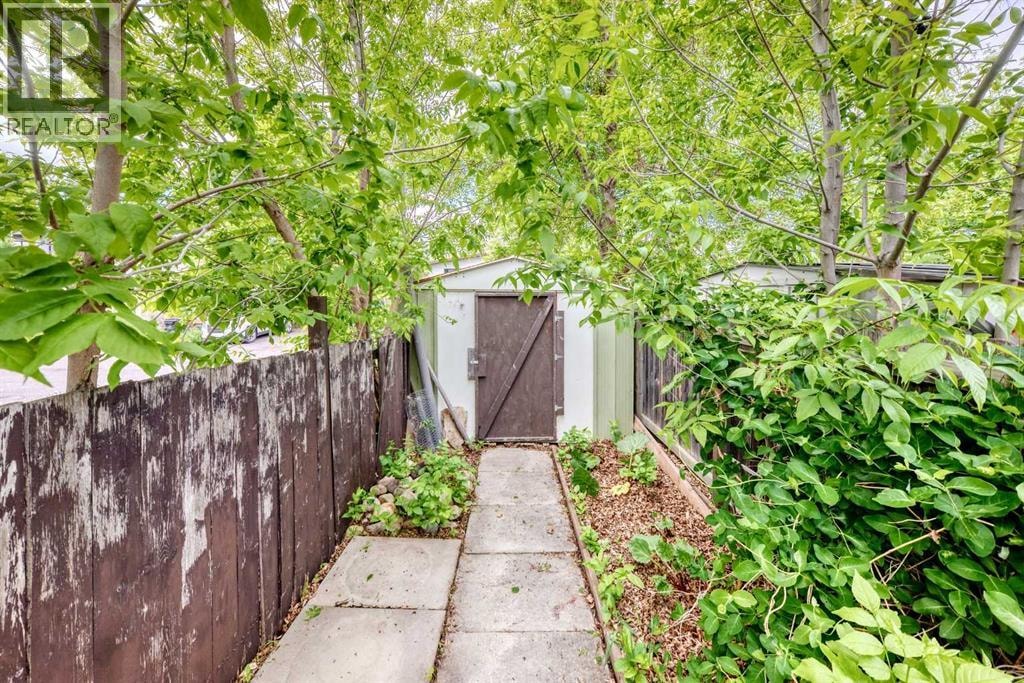 5233 17 Avenue NW — photo 35