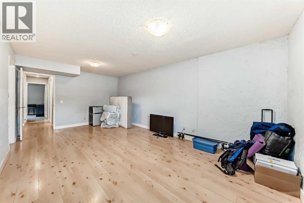 5233 17 Avenue NW — photo 29