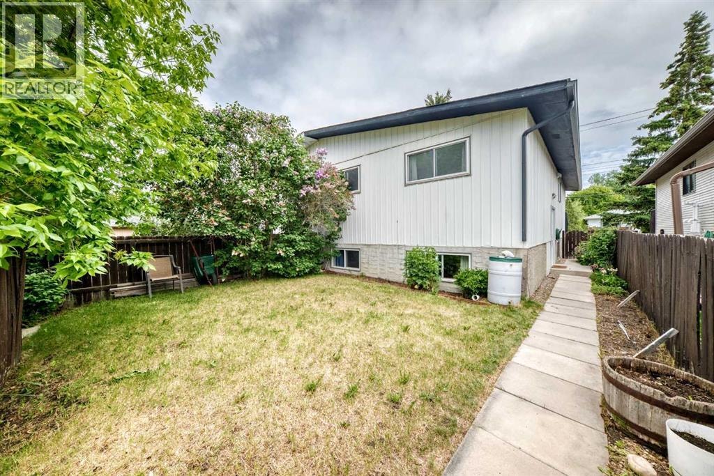 5233 17 Avenue NW — photo 33