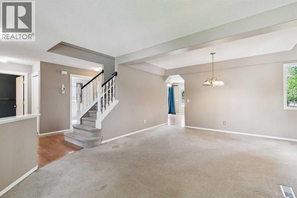 36 Valley Stream Close NW — photo 4