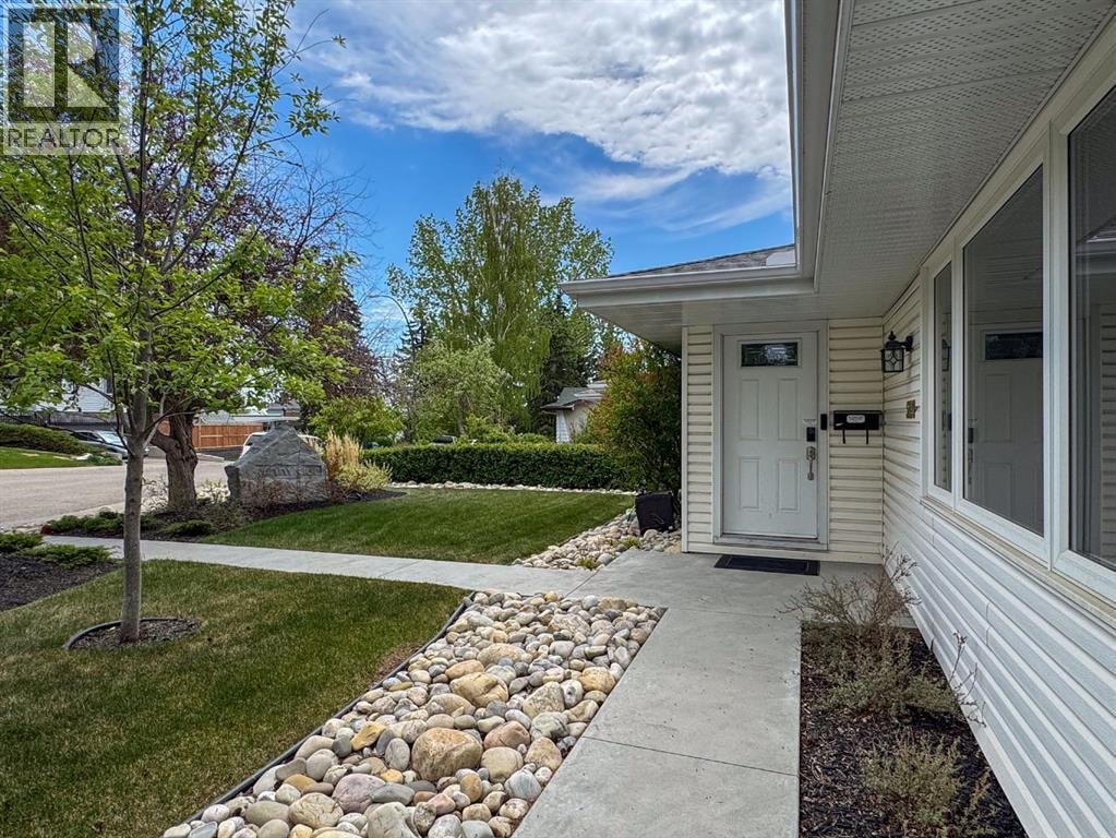 5839 Dalkeith Hill NW — photo 3