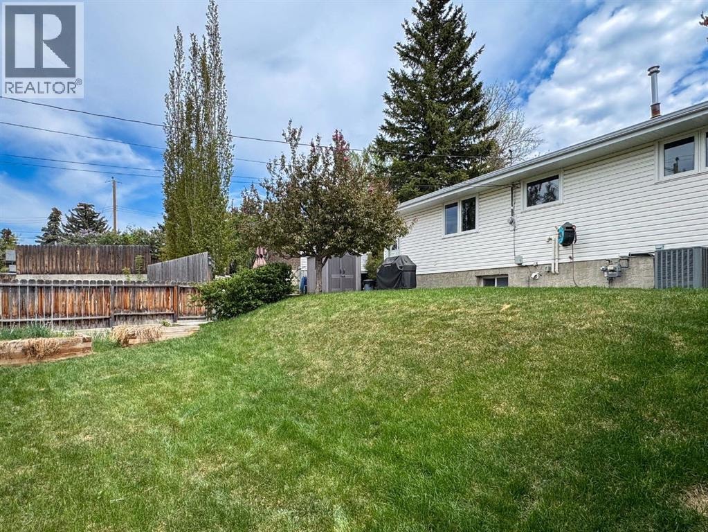 5839 Dalkeith Hill NW — photo 31