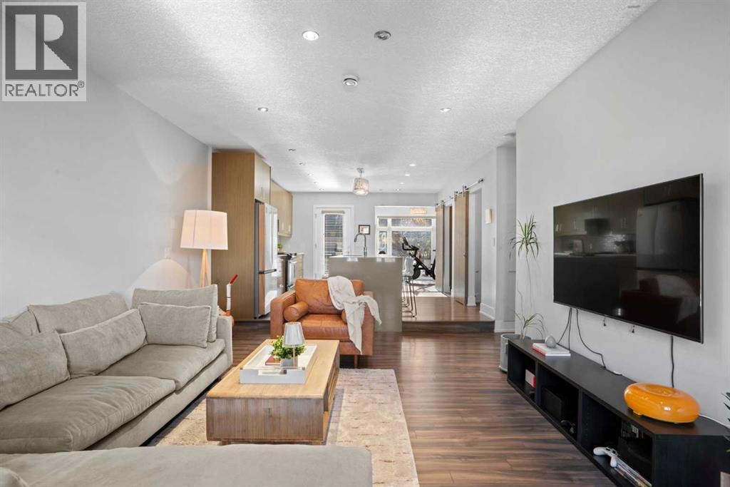 1511 23 Avenue SW — photo 2