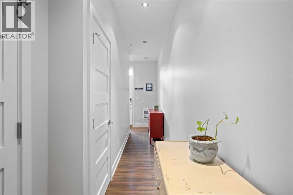 1511 23 Avenue SW — photo 39