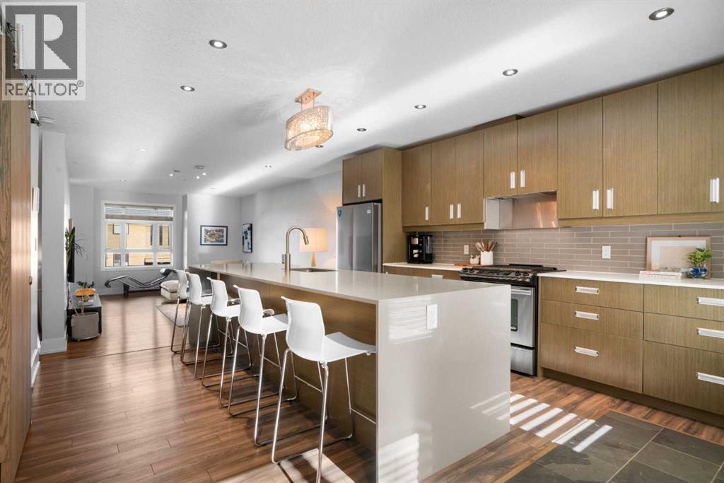 1511 23 Avenue SW — photo 9
