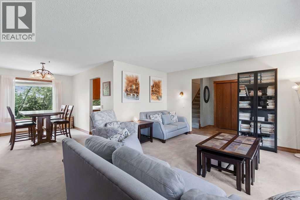 652 Dalmeny Hill NW — photo 2