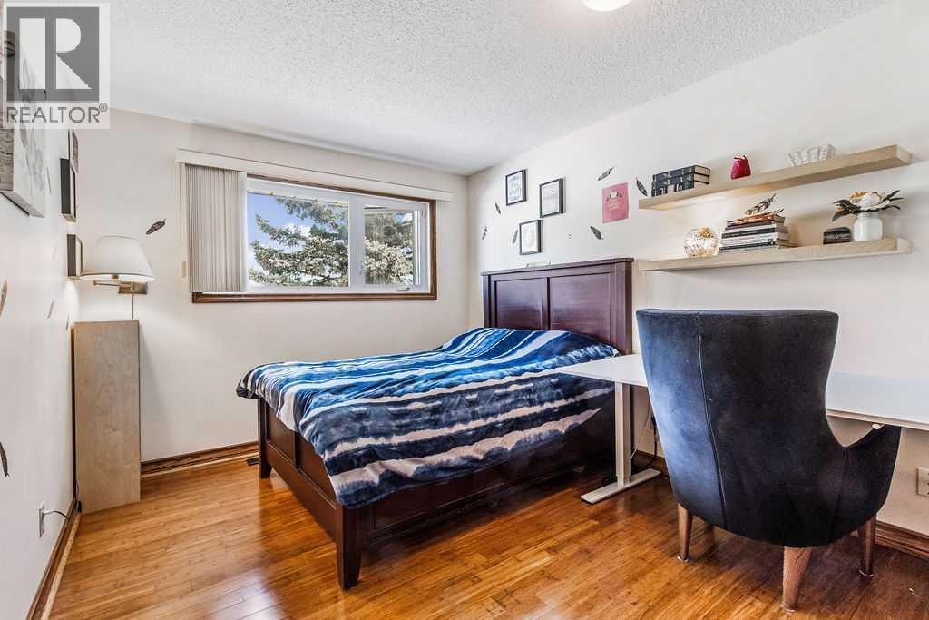652 Dalmeny Hill NW — photo 15