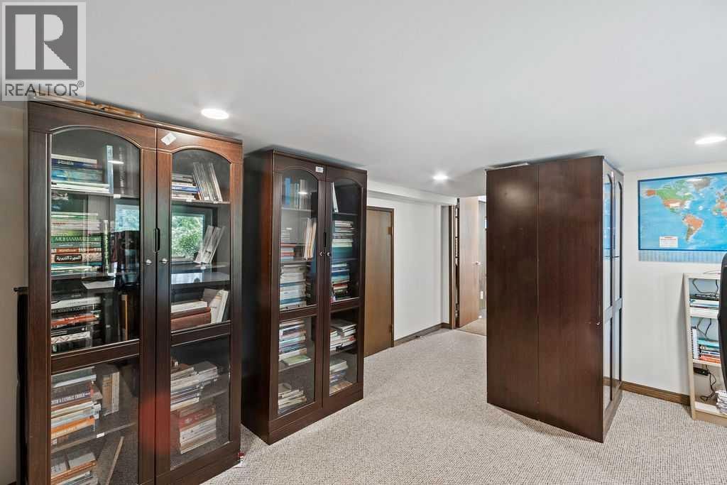 652 Dalmeny Hill NW — photo 25