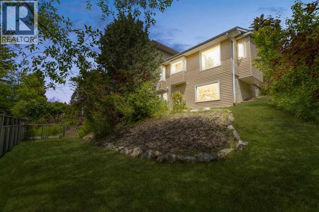 652 Dalmeny Hill NW — photo 30