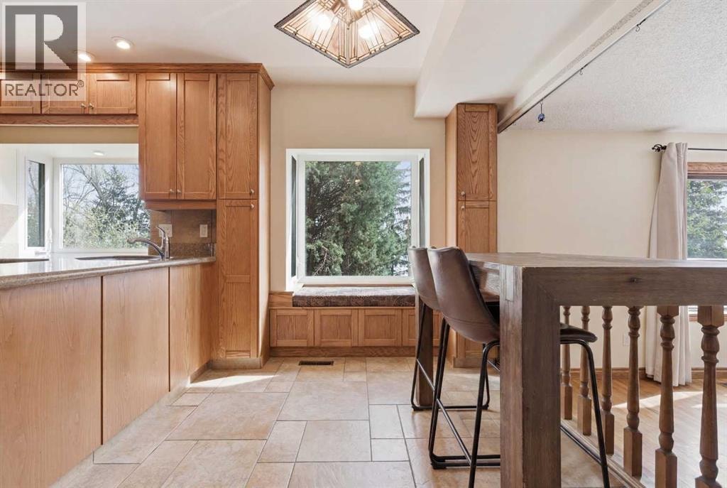 652 Dalmeny Hill NW — photo 8
