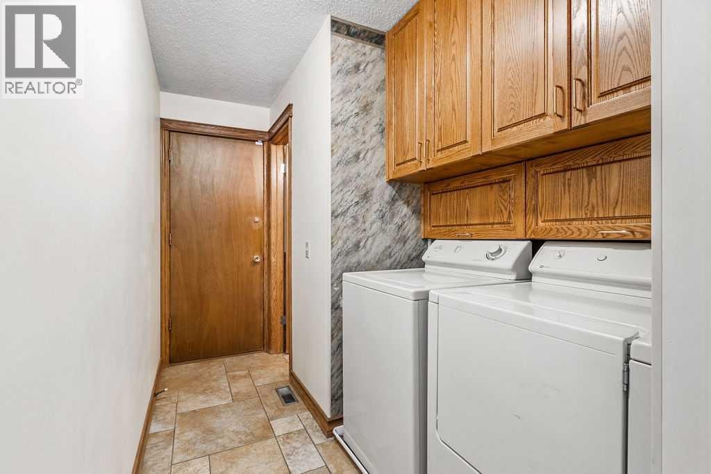 652 Dalmeny Hill NW — photo 19