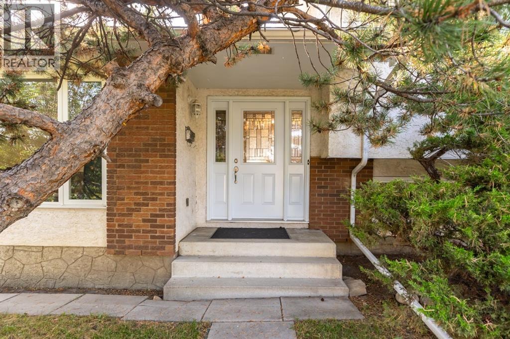 207 Whiteview Bay NE — photo 2