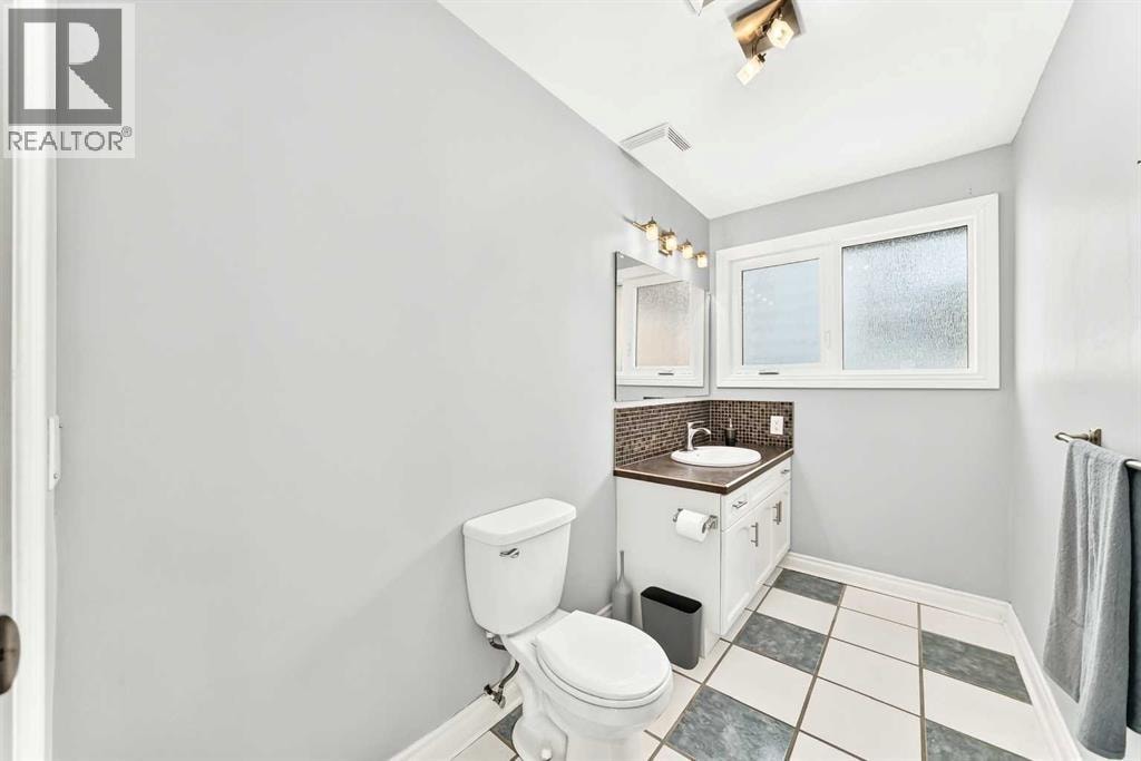 7312 36 Avenue NW — photo 24
